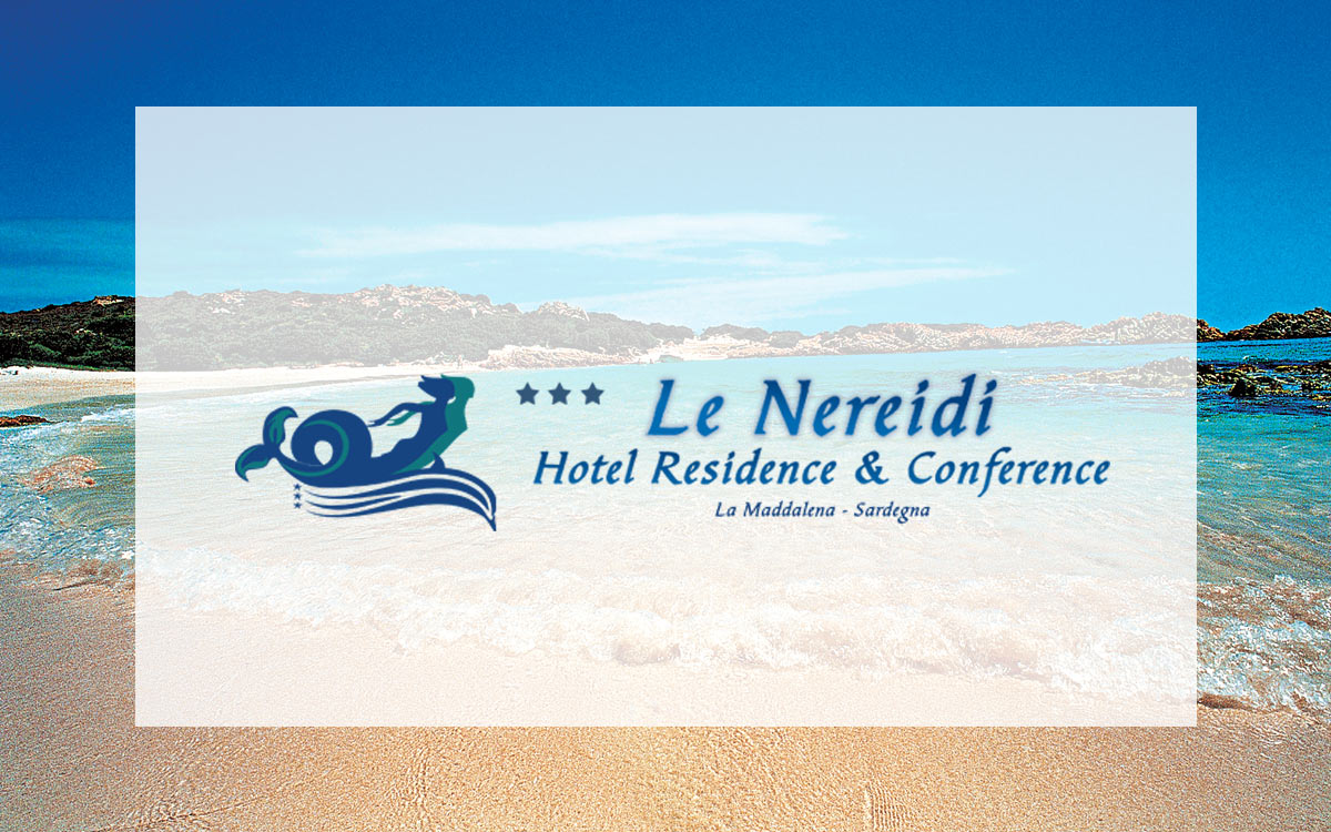 Logo Le Nereidi su Spiaggia con mare cristallino